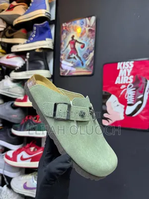 Green Birkenstock “Chrome Hearts”
Sizes :_38 39 40 41 42 43 44 45