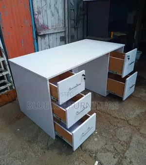 Office Executive Desk With 2sides Lockable Drawers