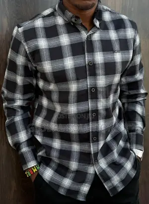 Classic Men's Flannel Shirt With Button Down Styling