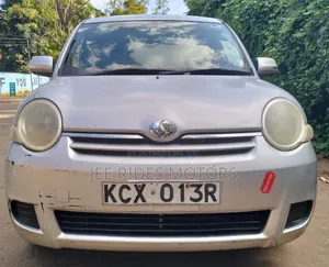 Toyota Sienta 1.5 FWD 2012 Silver