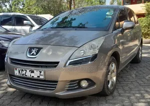 Peugeot 5008 2014 Green