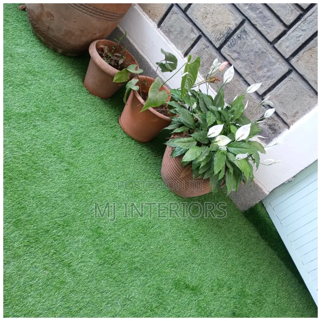 Super Thick Artificial Grass Carpet - Realistic Look Soft Touch