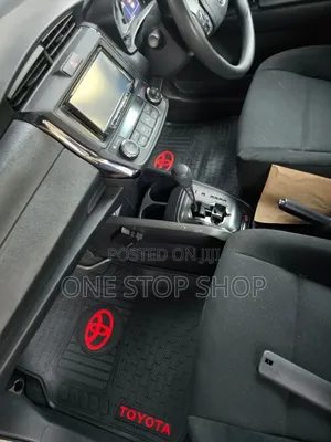 5 Seater Car Fitted With Toyota Mats Protects Floor From Dirt,Mud,Spil