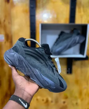 Black Adidas Yeezy -700 V2 39 40 41 42 43 44 45