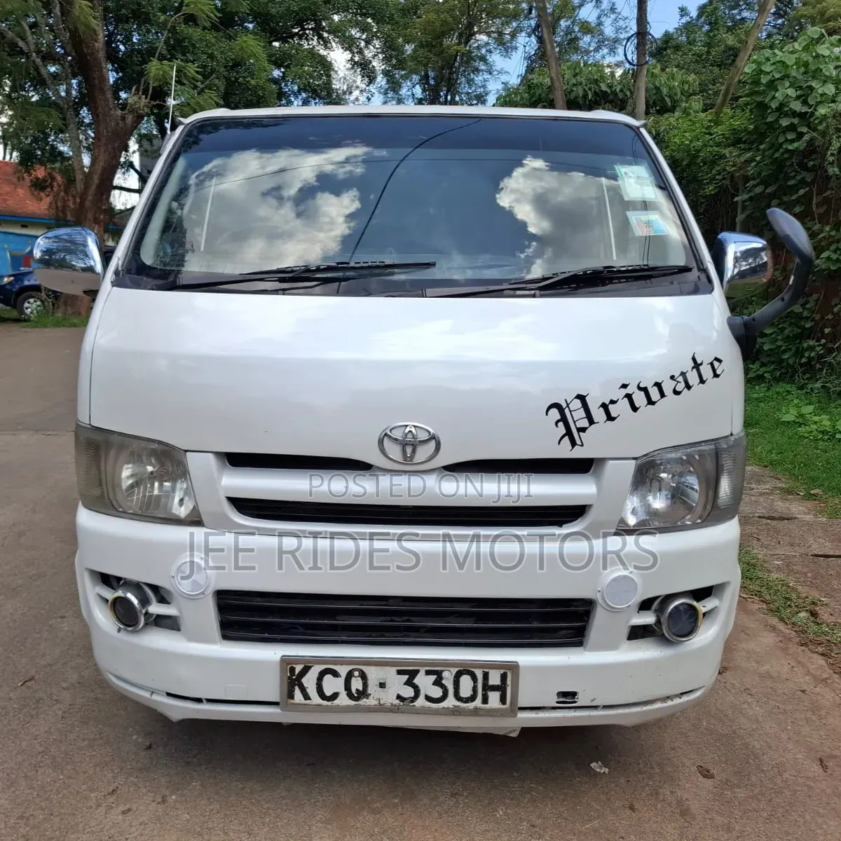 Toyota HiAce 2011 White