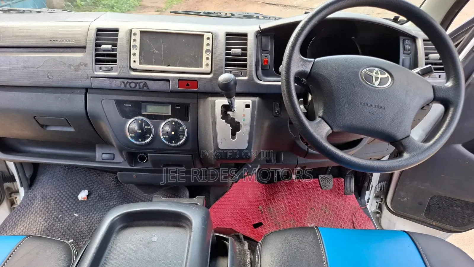 Toyota HiAce 2011 White