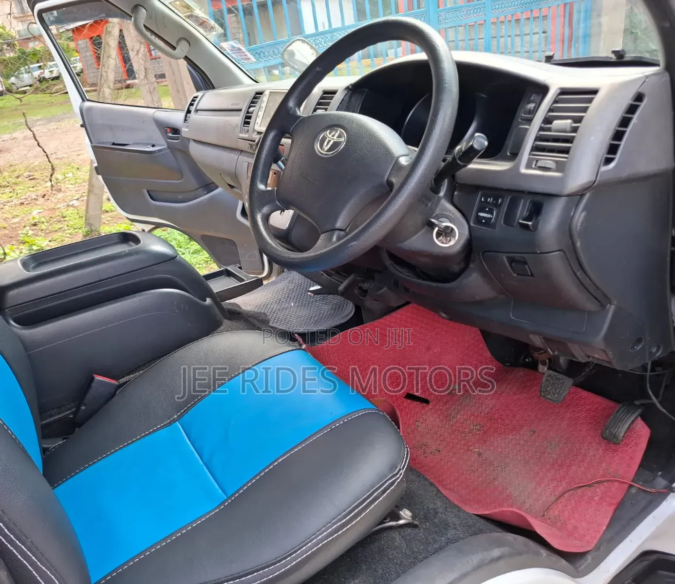 Toyota HiAce 2011 White