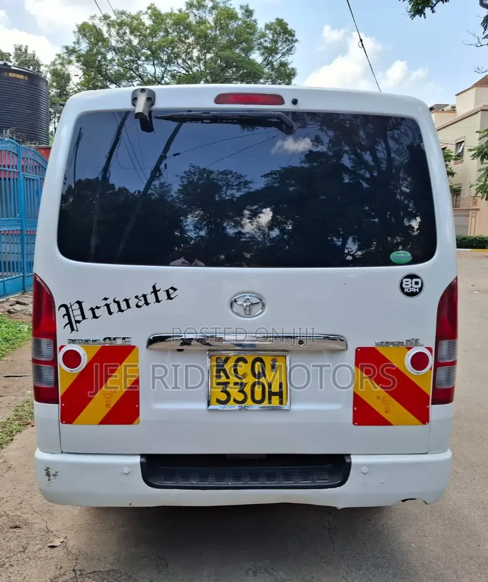 Toyota HiAce 2011 White