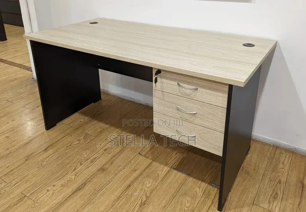 0.9 M Office Desk