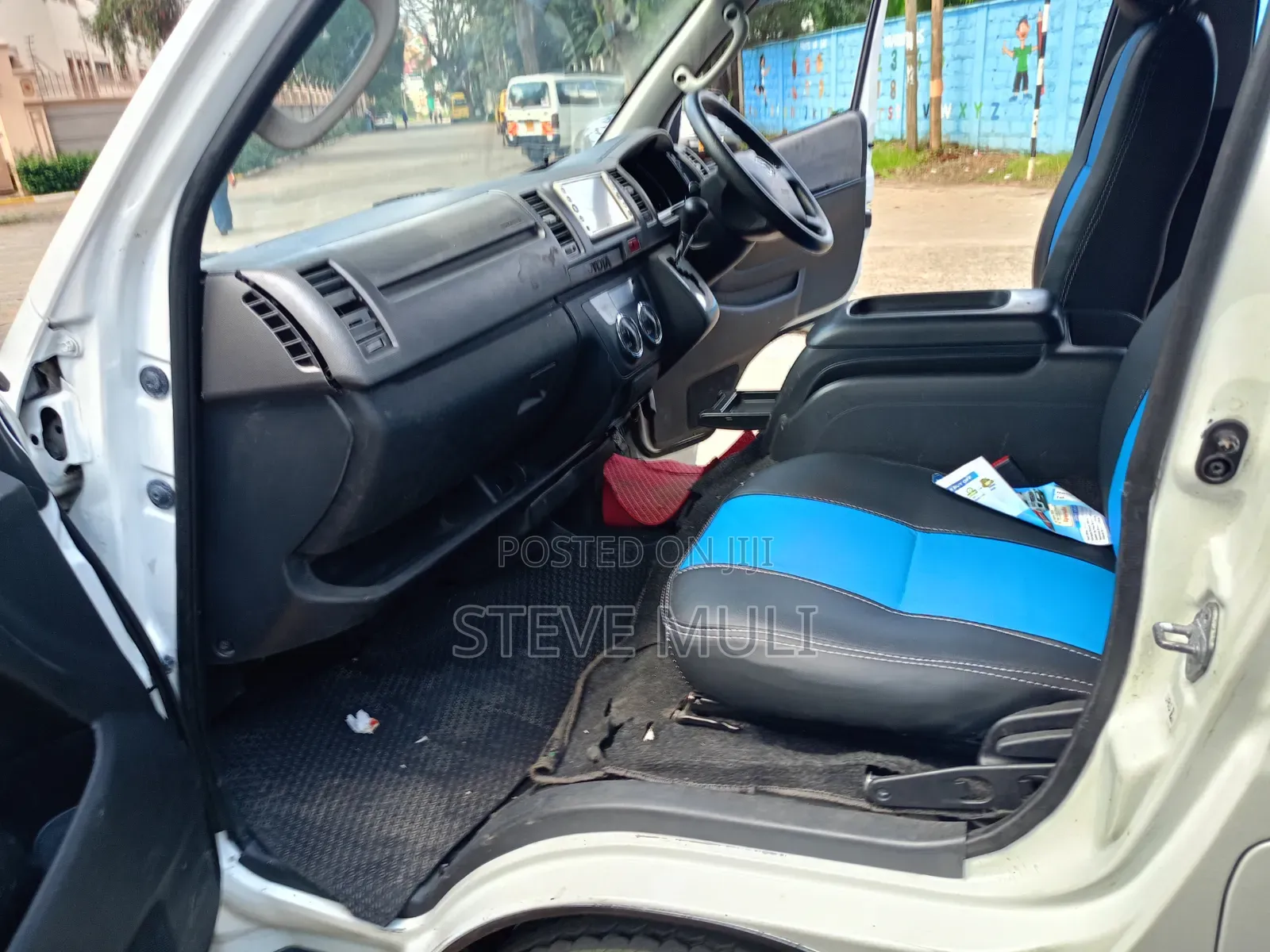 Toyota HiAce 2012 White