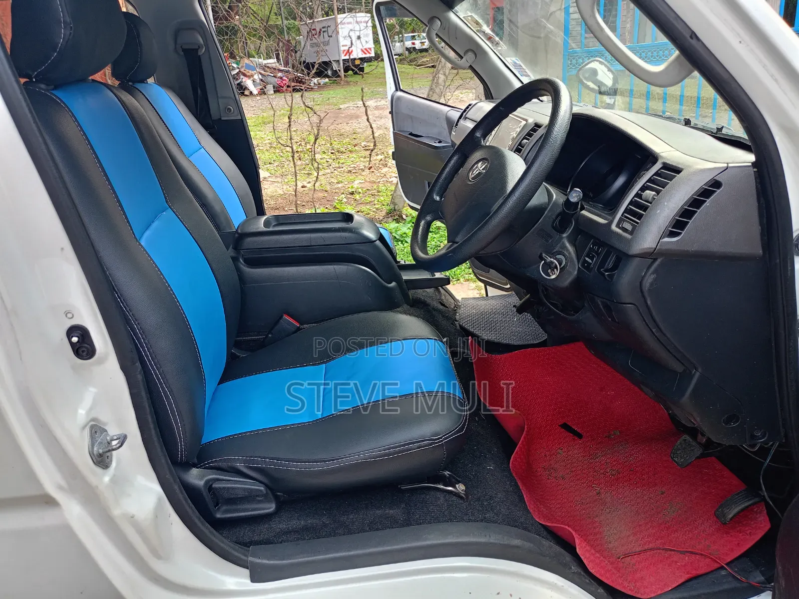 Toyota HiAce 2012 White