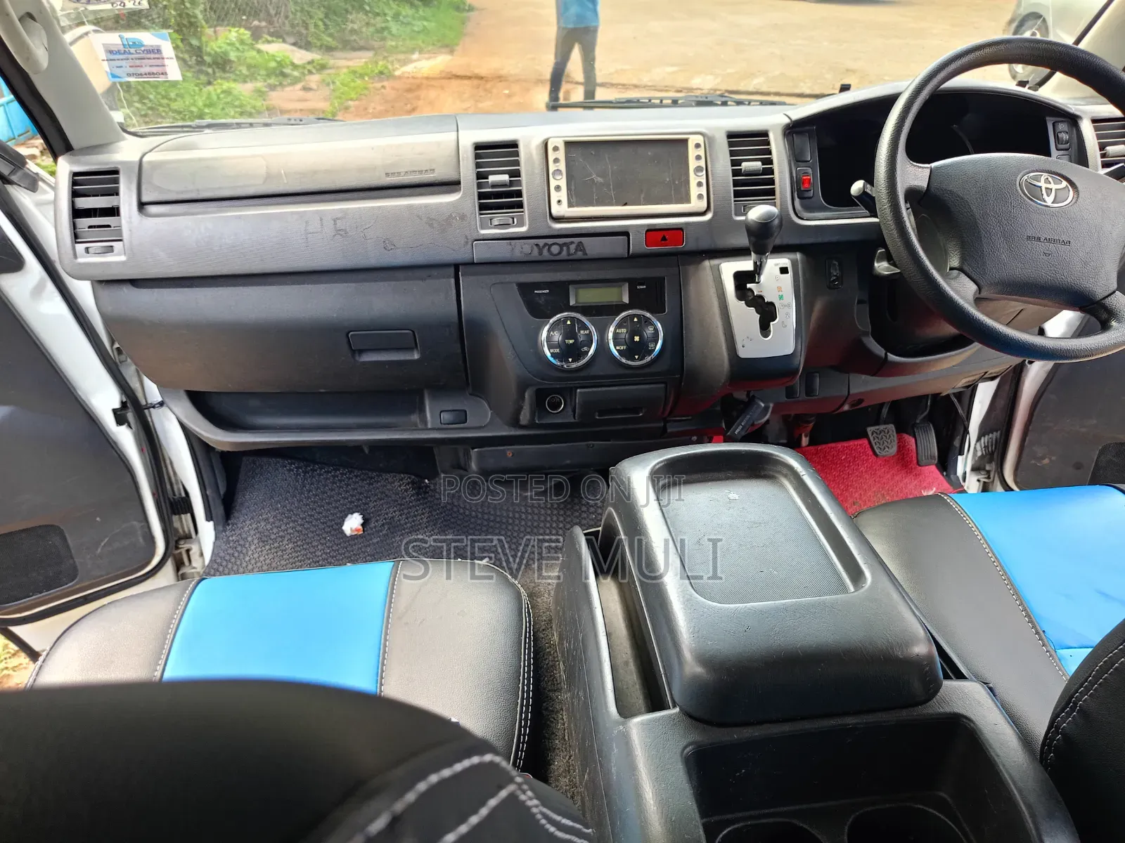 Toyota HiAce 2012 White