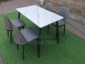 Modern 4 Sitter Executive Top Glass Dinning Table