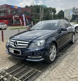 Mercedes-Benz C200 2011 Blue