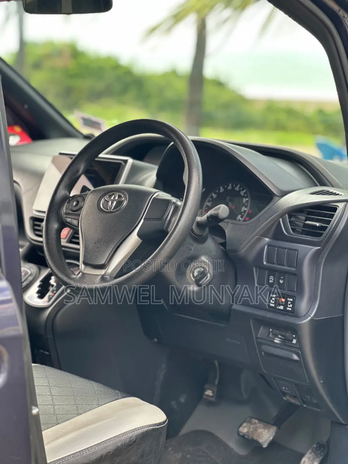 Toyota Voxy 2017 Black