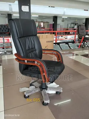 Office Chair : Black Faux Leather High-Back Executive Office Chair