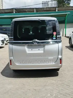 Toyota Voxy 2019 Silver