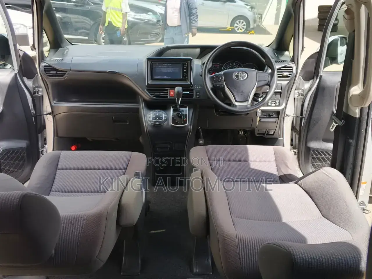 Toyota Voxy 2019 Silver