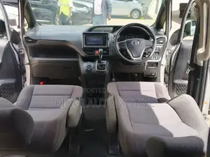 Toyota Voxy 2019 Silver