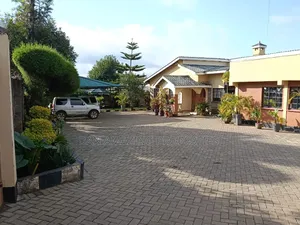 6bdrm Bungalow in Ngong On 1/4 Acre, Oluulua for sale