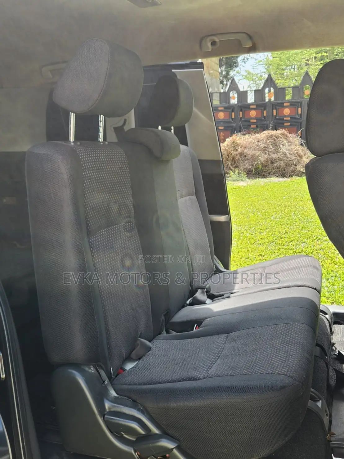 Toyota ISIS 2011 Blue