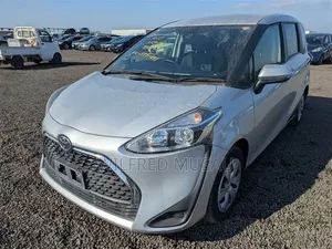 Toyota Sienta 2022 Silver