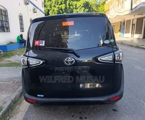 Toyota Sienta 2020 Silver