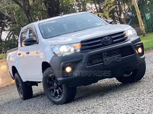 Toyota Hilux Revo Double Cab Deisel 2.4 AWD 2019 Pearl