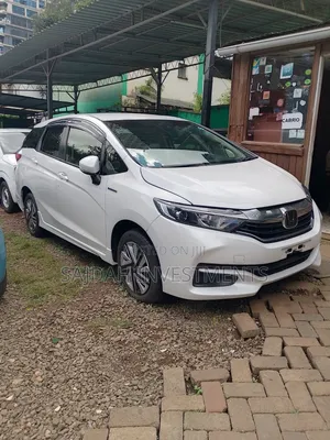 Honda Fit Shuttle 1.5 Hybrid 4WD 2019 White