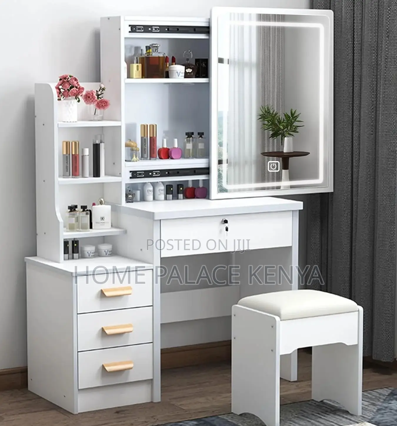 Dressing Table: Luxury Makeup Dressing Table With Mirror