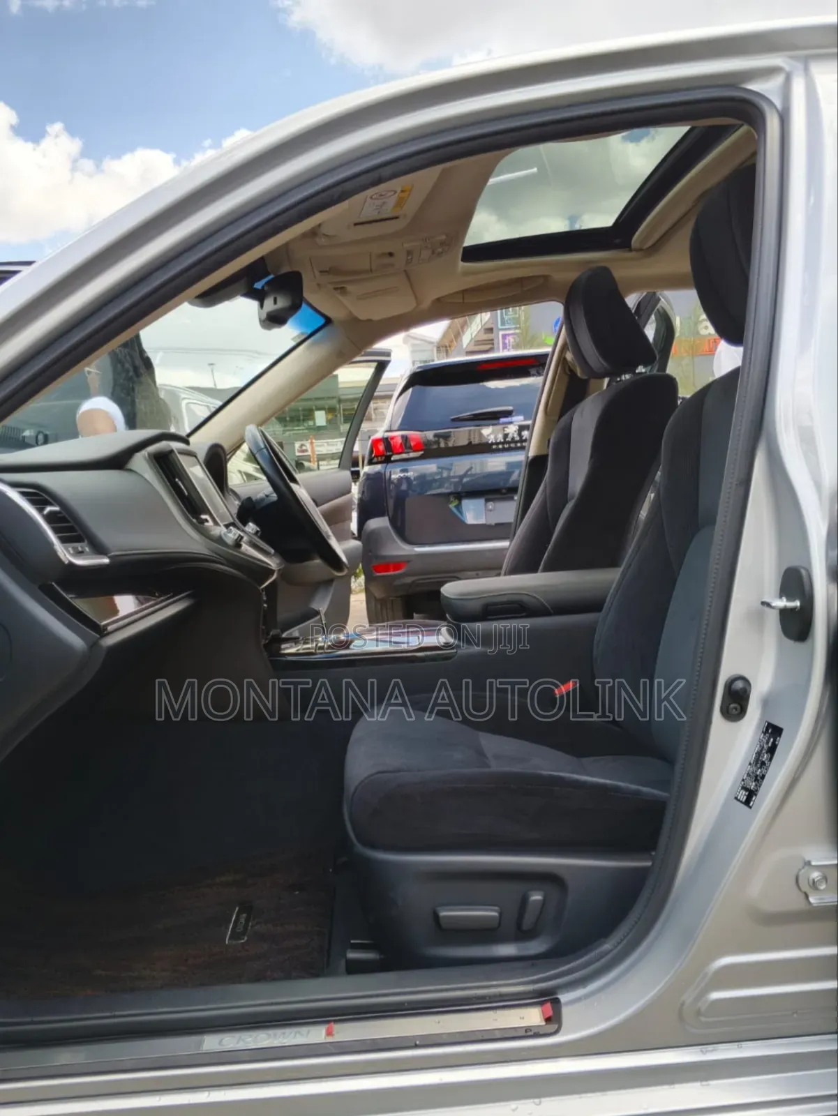 Toyota Crown 2018 Silver