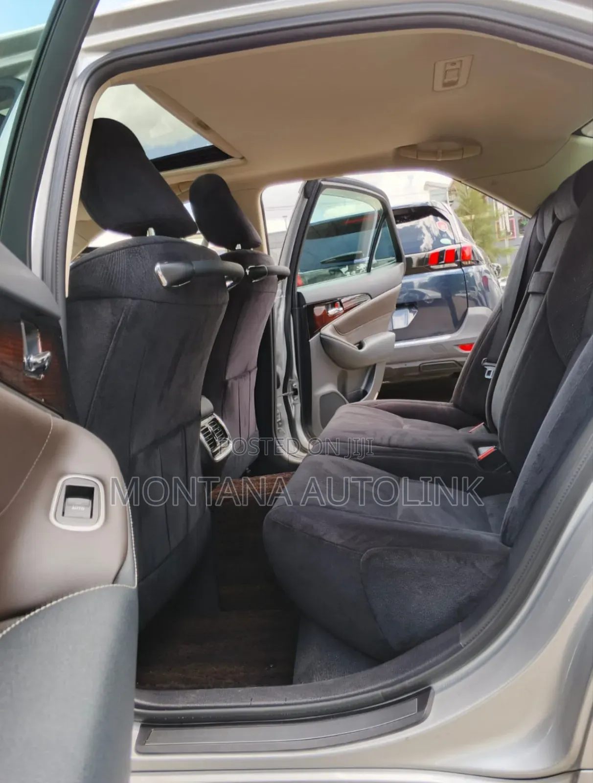 Toyota Crown 2018 Silver