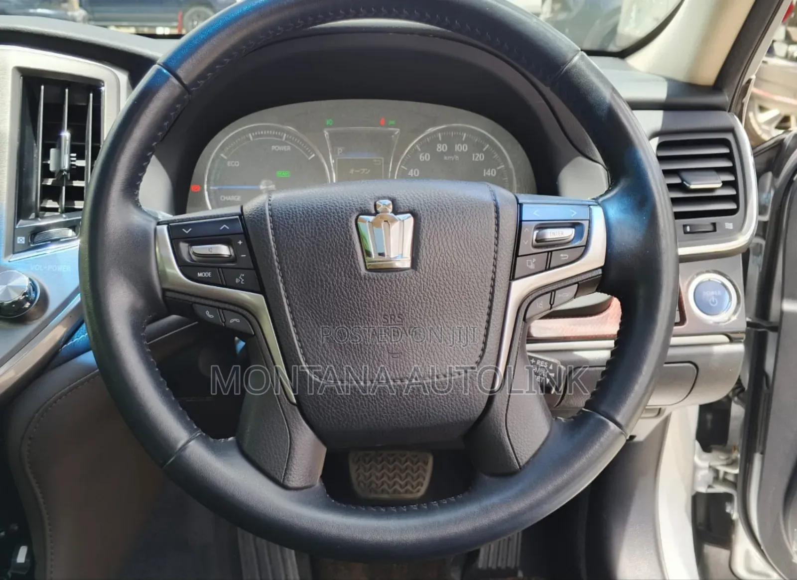 Toyota Crown 2018 Silver