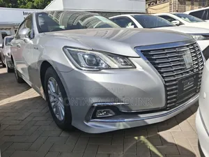 Toyota Crown 2018 Silver