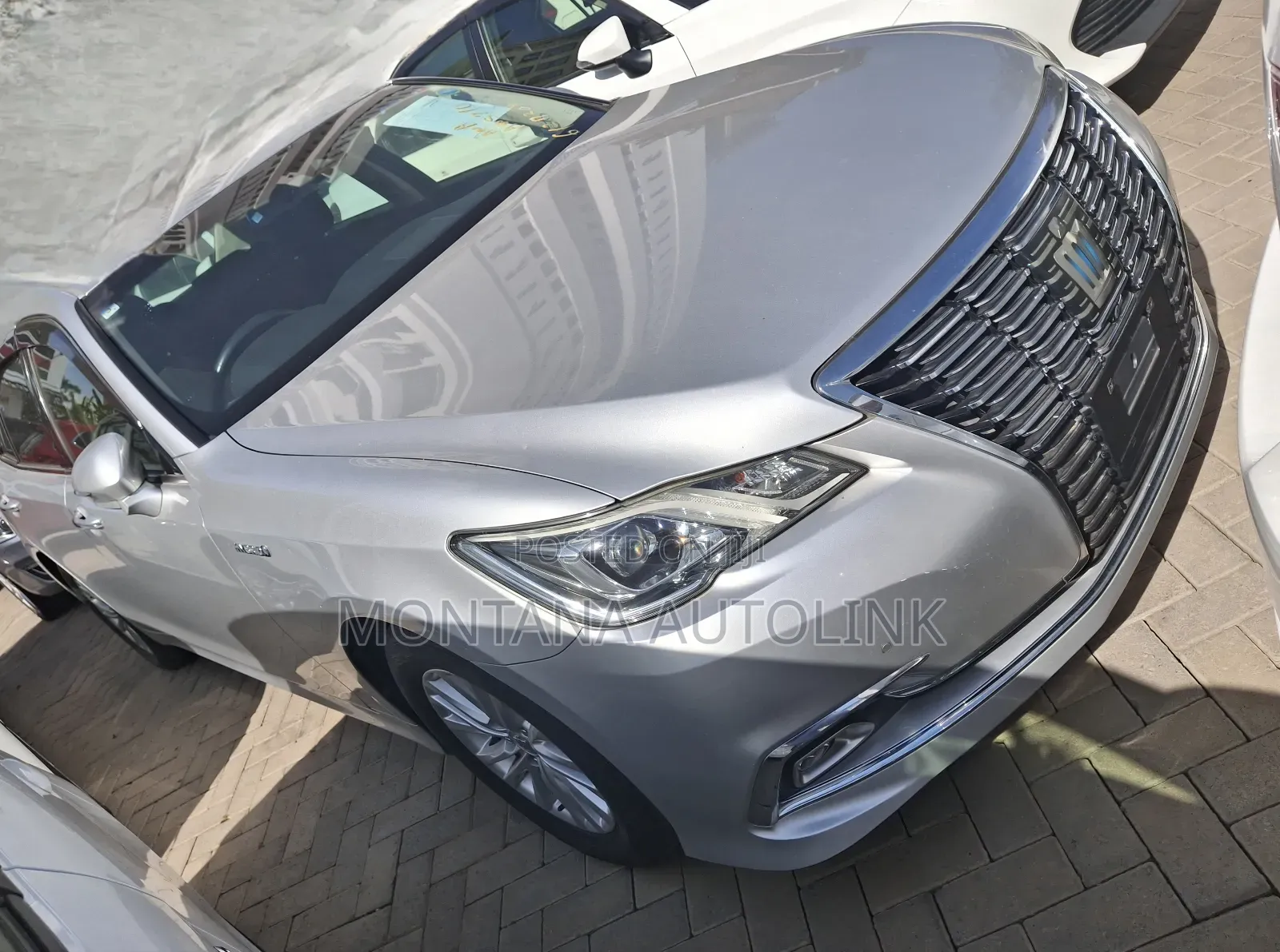 Toyota Crown 2018 Silver