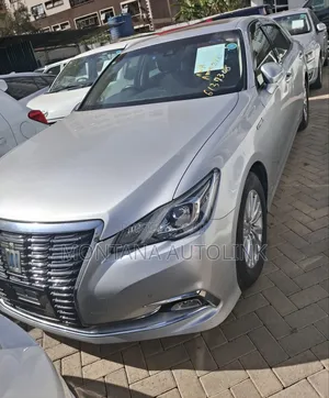 Toyota Crown 2018 Silver