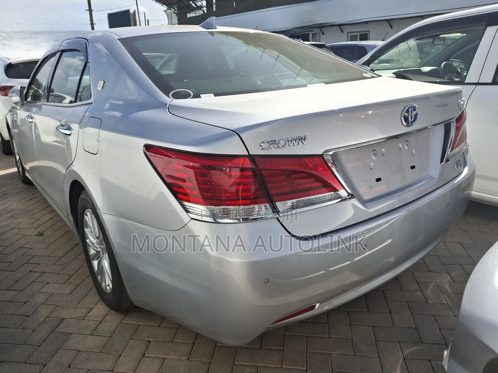 Toyota Crown 2018 Silver