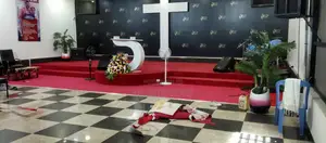Deluxe Red Delta Carpet for Church Platform Decoration