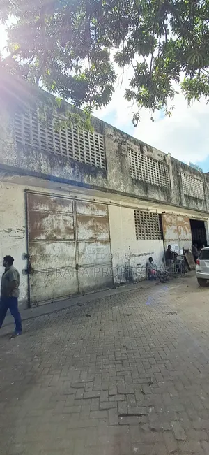 To Let 8000 Square Feet Ware Houses