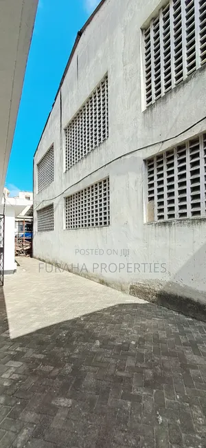 To Let 8000 Square Feet Ware Houses