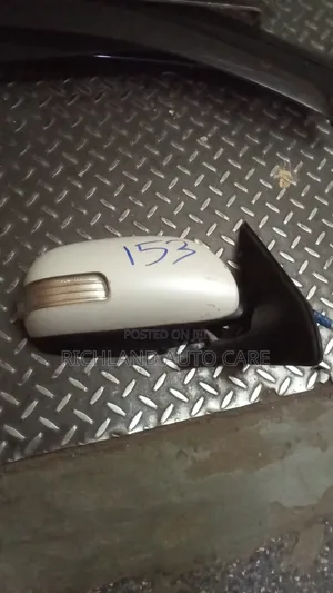 Sidemirror Toyota Ist Ncp110 RHS 7wire With Indicator