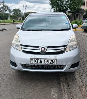 Toyota ISIS 2013 Silver