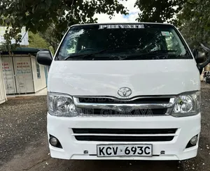 Toyota HiAce 2013 White