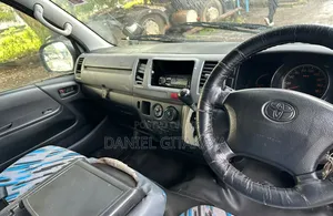 Toyota HiAce 2013 White