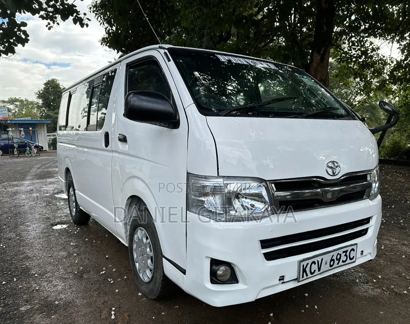 Toyota HiAce 2013 White