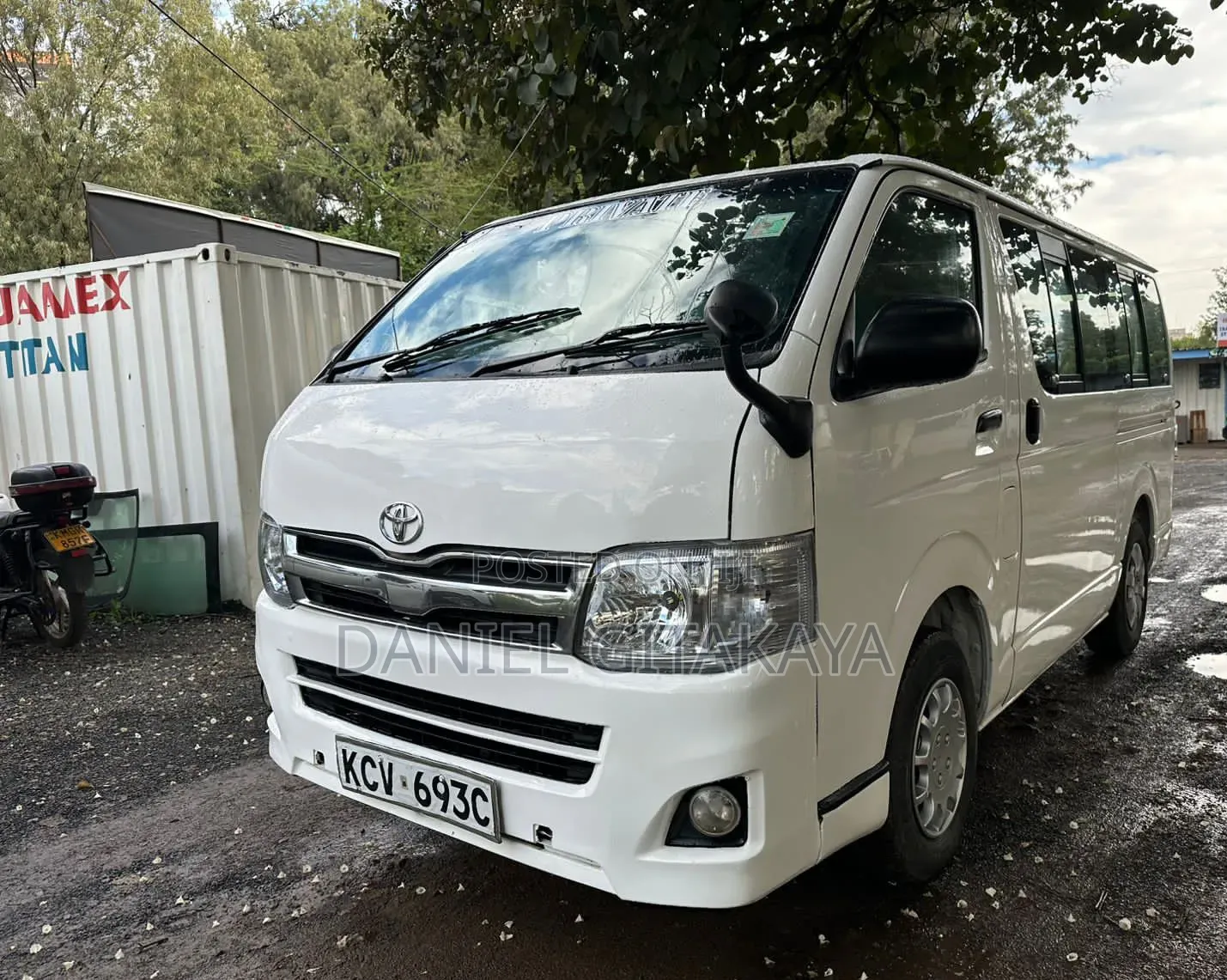 Toyota HiAce 2013 White