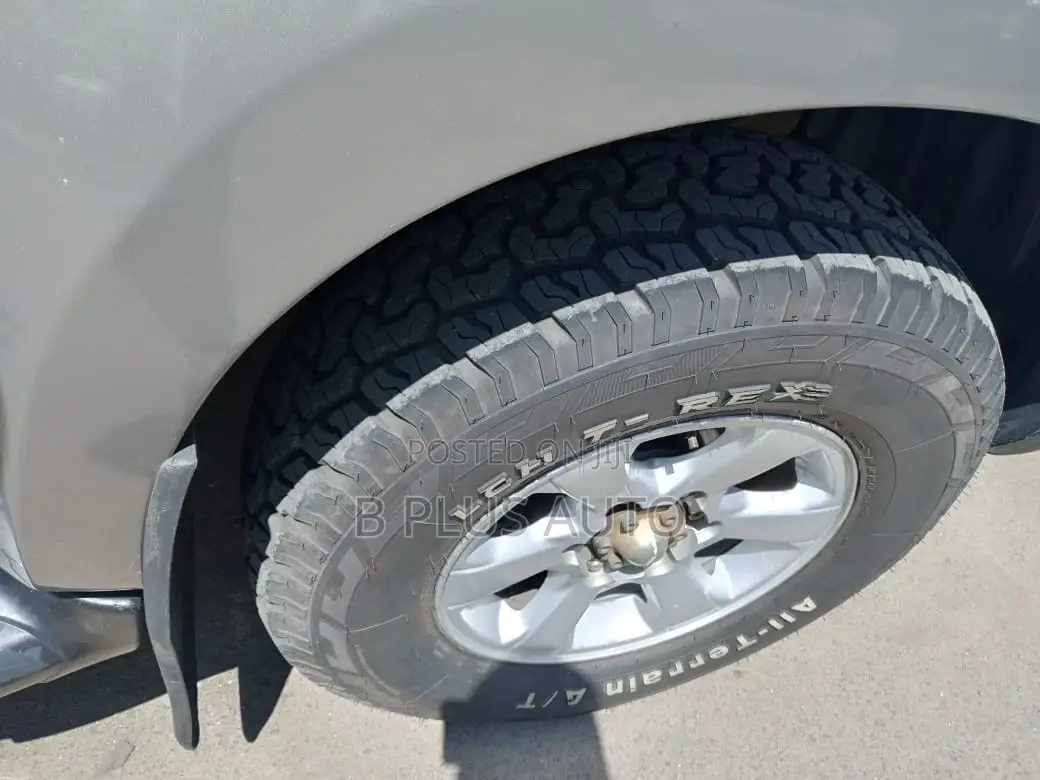 Isuzu D-MAX 2017 Gray