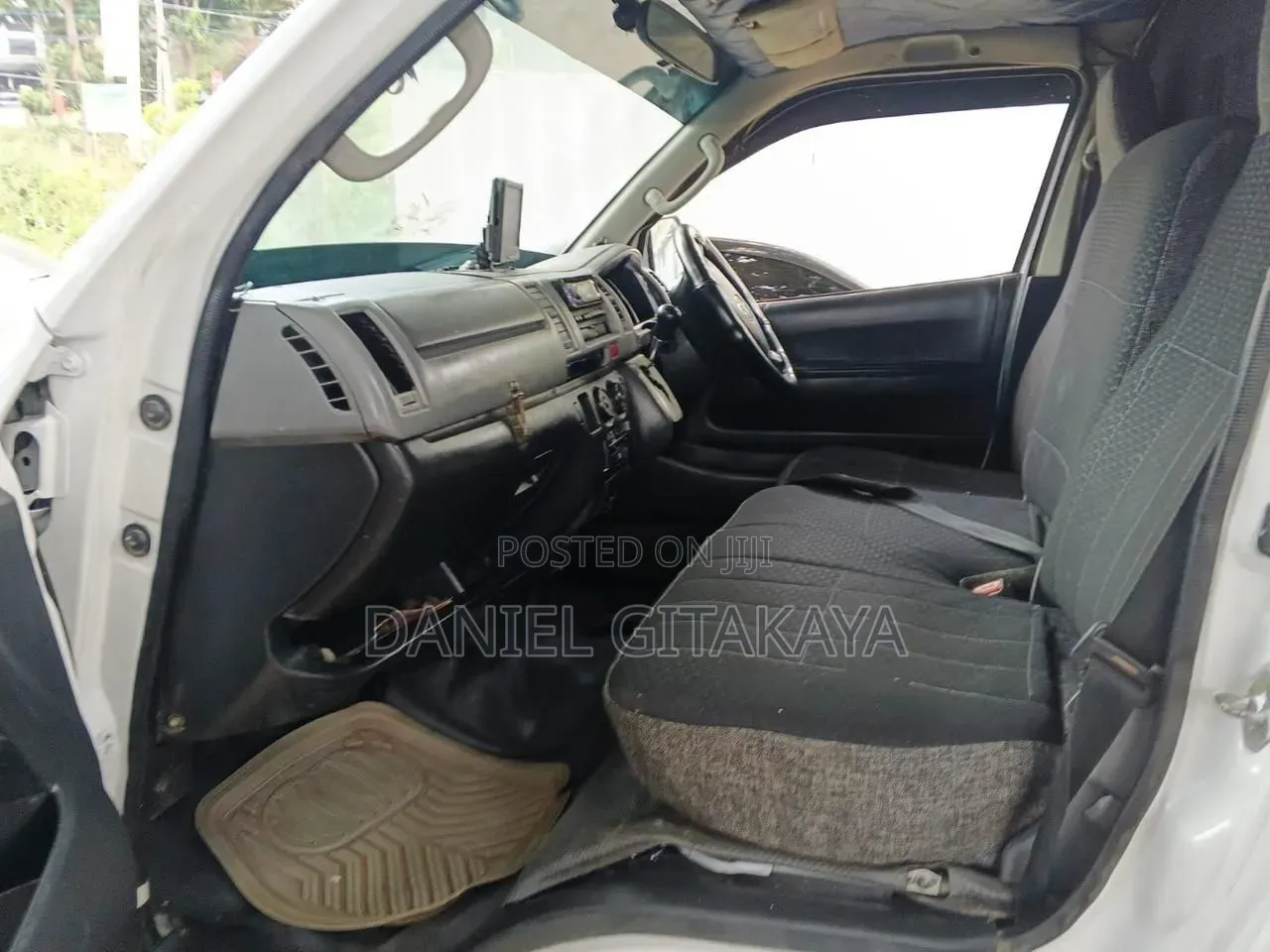 Toyota HiAce 2013 White