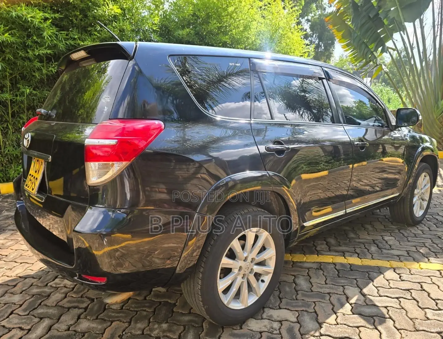 Toyota Vanguard 2012 Black