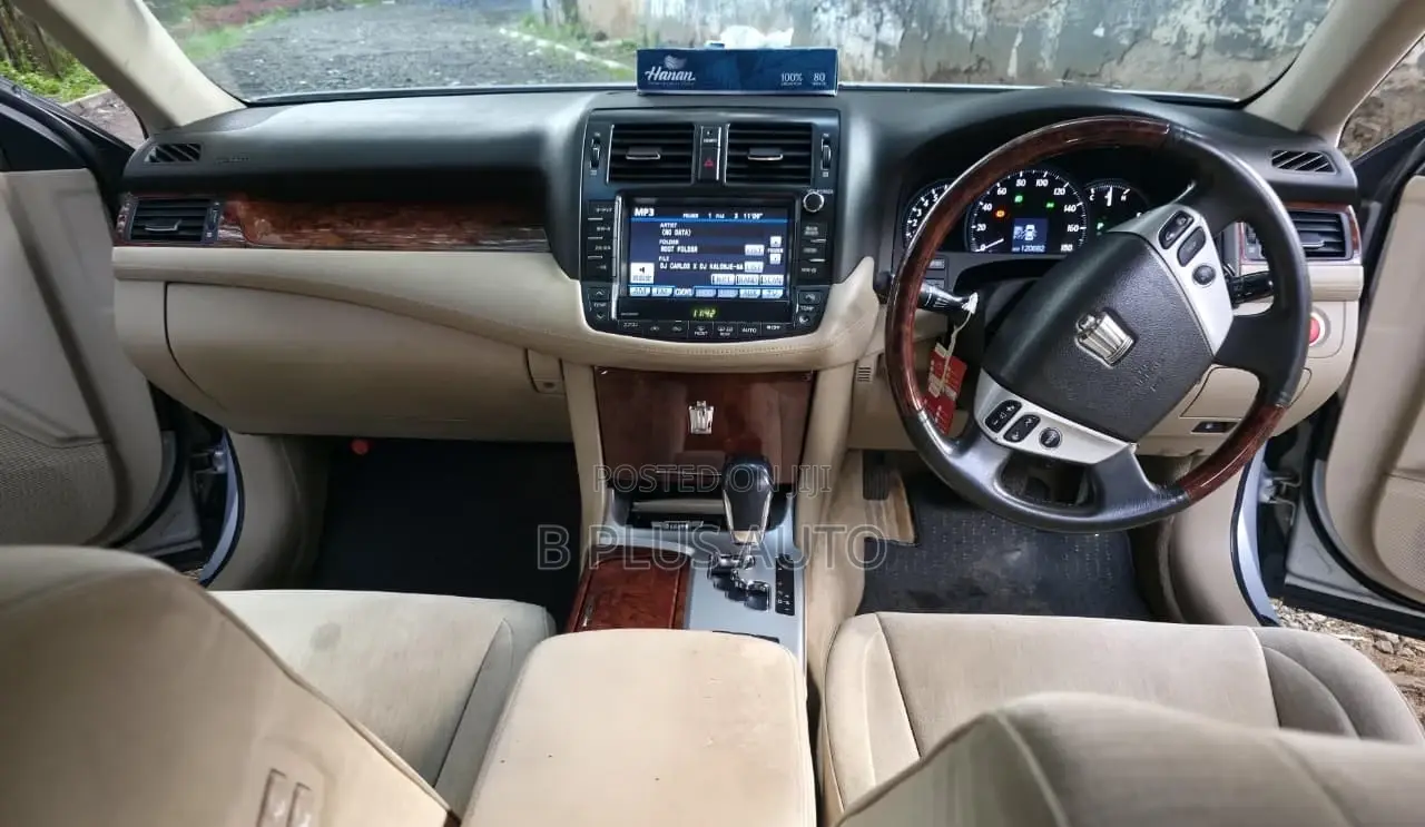 Toyota Crown 2012 Silver